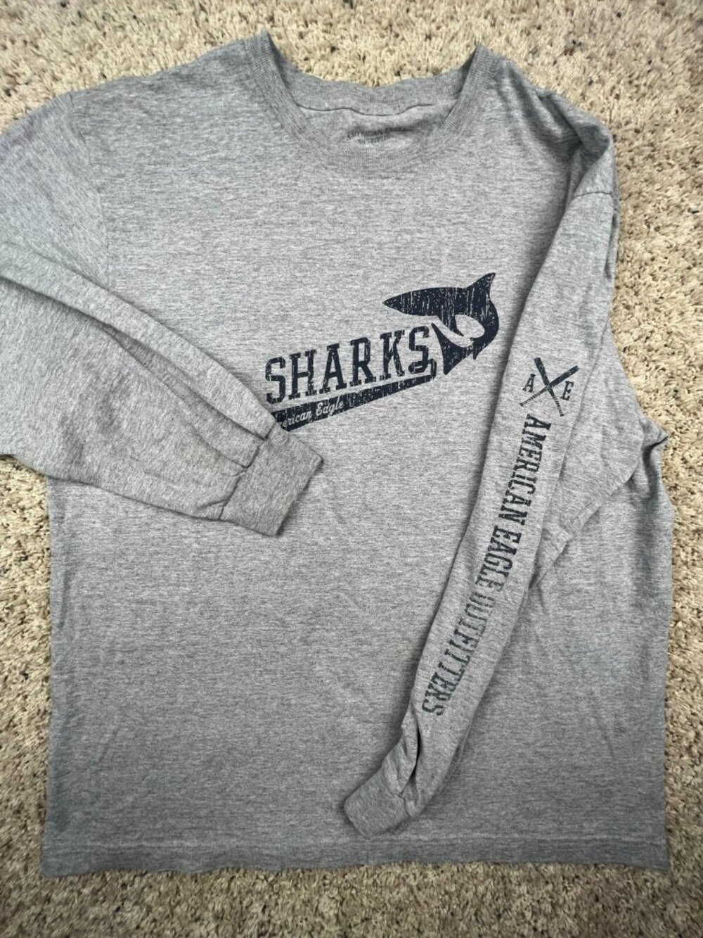 American Eagle AE Men's Large Gray Sharks Logo Long Sleeve Cotton T-Shirt